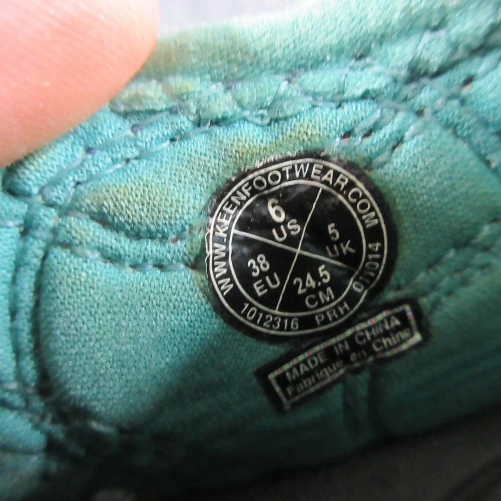 Keen Sandals Teens Size 6 Blue Webbing Closed Toe Water Hiking Trail Outdoor
